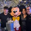 Gisa Brito celebra Aniversário em grande estilo em Orlando, com muitos amigos e até o Mickey Mouse